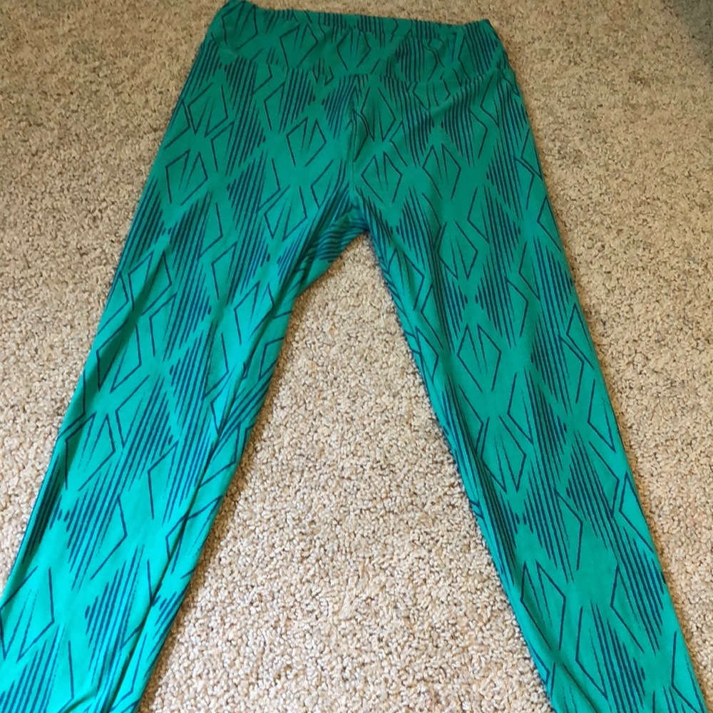 Lularoe 1 size geometric patterned green leggings